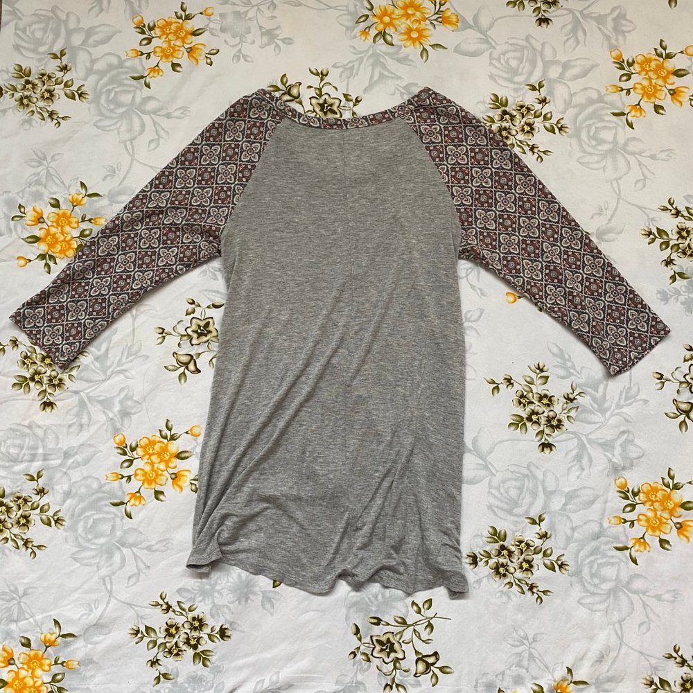 Threads Studio Size M Patterned Baseball Tee - image 2